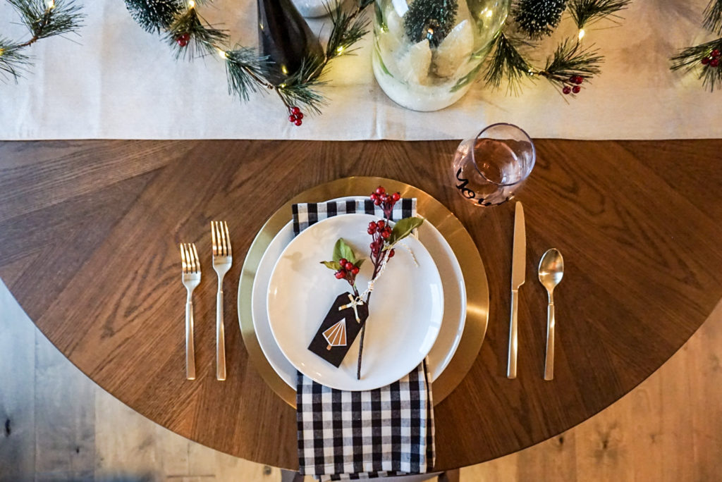 Christmas place setting, christmas dinner tablescape